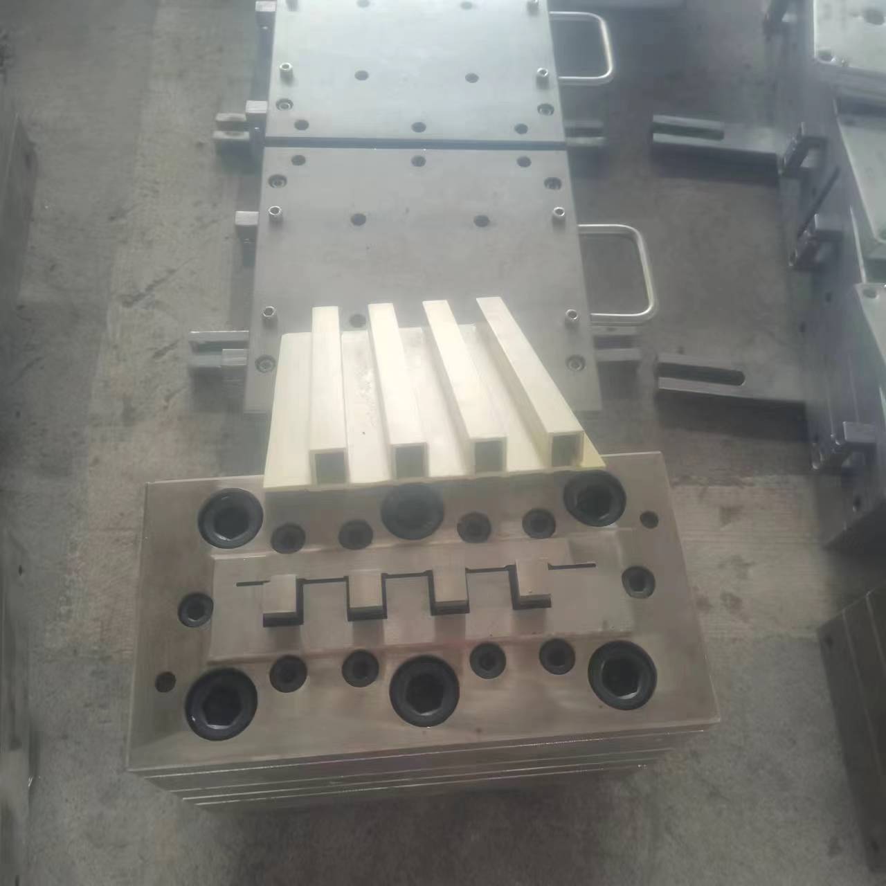 PVC木塑、發(fā)泡模具